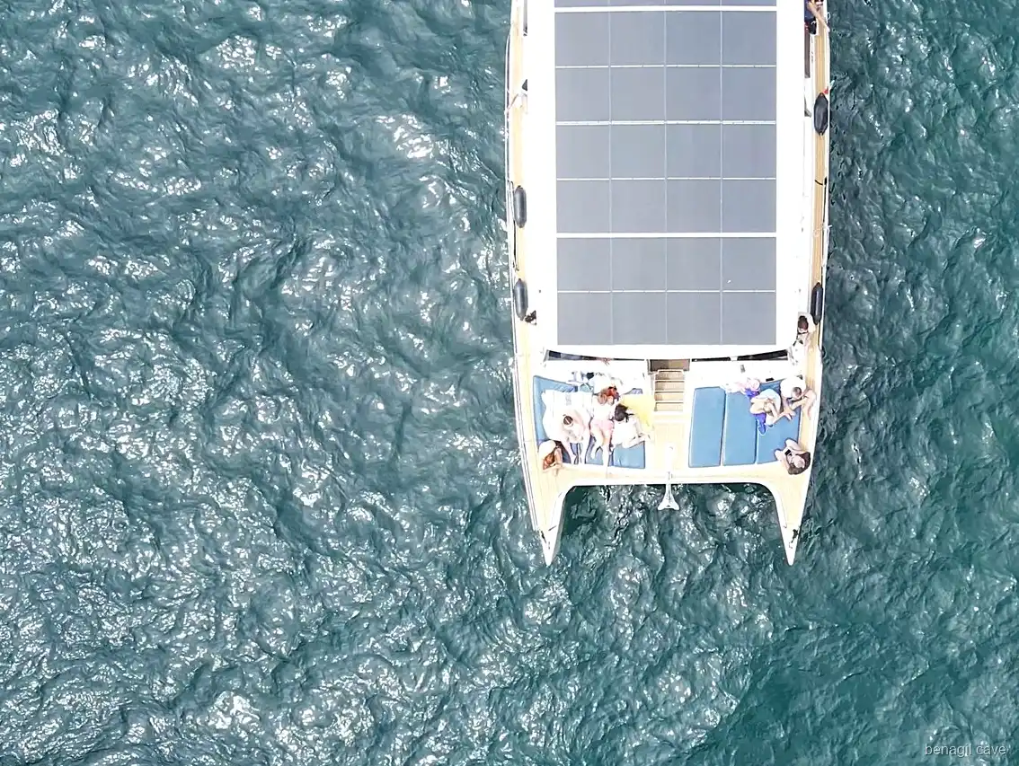 Algar de Benagil visto a partir do catamarã elétrico