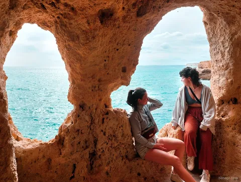 Miradouro sobre a Gruta de Benagil na excursão terrestre desde Faro